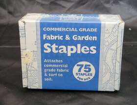 1204 Easy Gardener 815 75-pk Contractor Fabric And Garden Staples Sealed
