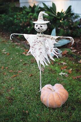 Ka-czg1402 Kalalou Rustic Metal Scarecrow Yard Stake 43 Inch Tall Garden Decor White Ka-czg1402 Kalalou Rustic Metal Scarecrow Yard Stake 43 Inch Tall Garden Decor White