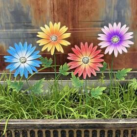 Wkhomedeco Daisy-kk555 Metal Flowers For Outside 4 Pack Yellow Blue Red Pink Purple
