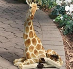 Design Toscano Dt Sitting Giraffe Garden Statue Animal Yard Figurine. Fixed Price $130.00.