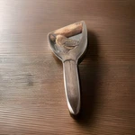 Marjolein Bastin Wren Bird On Faux Shovel Handle Garden Stake / Yard Decor. Fixed Price $21.00.