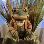 Frog Shaped Flower Pot Planter Collectible Sculpture Resin Retro Statue Design. Fixed Price $41.65.